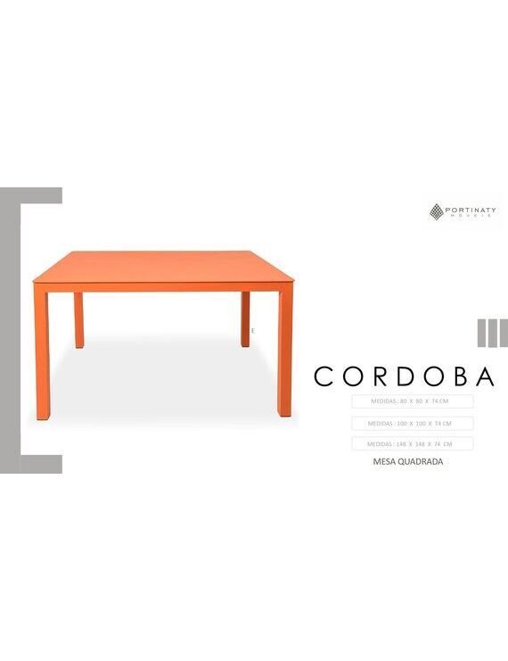 Mesa Quadrada Desmontável - Pés com regulagem